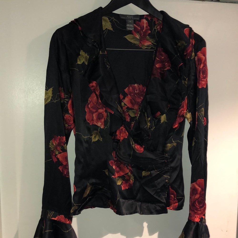 FOLIO SAKS FIFTH AVENUE Black and Red Ruffled Bell Sleeve Wrap Blouse